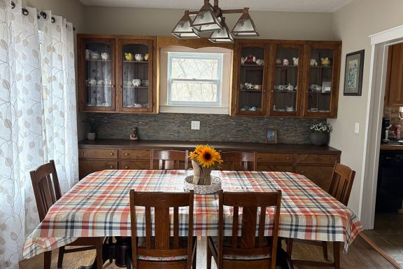 Dining Room Table Image